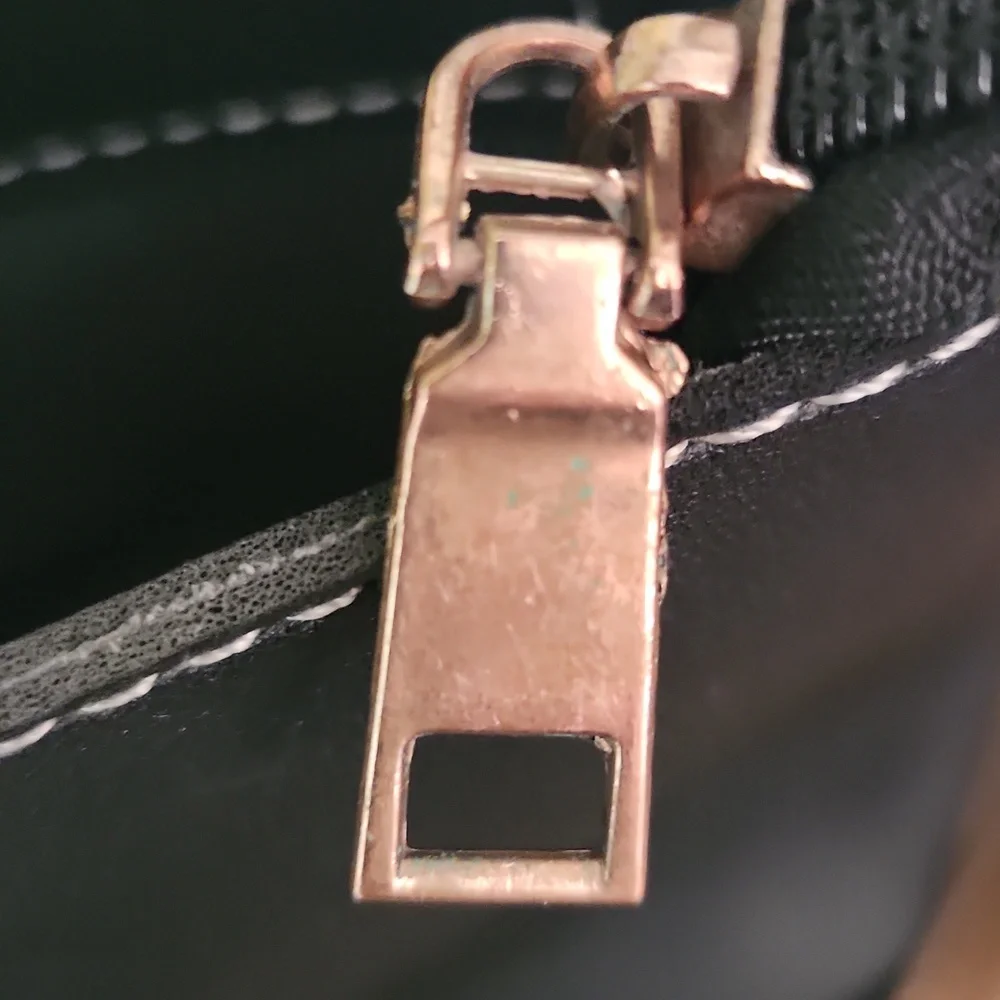 FOSSIL  New condition  black & tan leather crossbody hand bag. - Picture 6 of 7